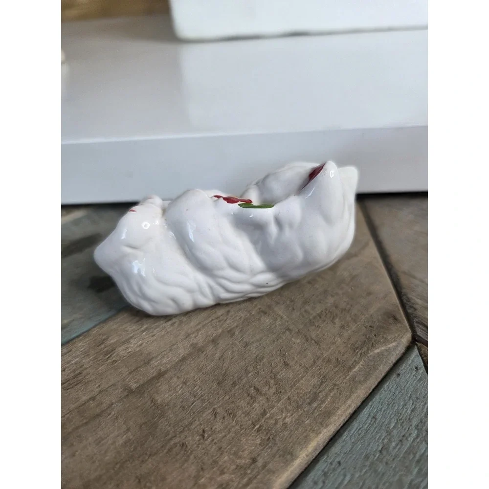 Vintage White Ceramic Kitten Cat Blue eyes Flower Spring‎ Kitty 90s Y2K Laying